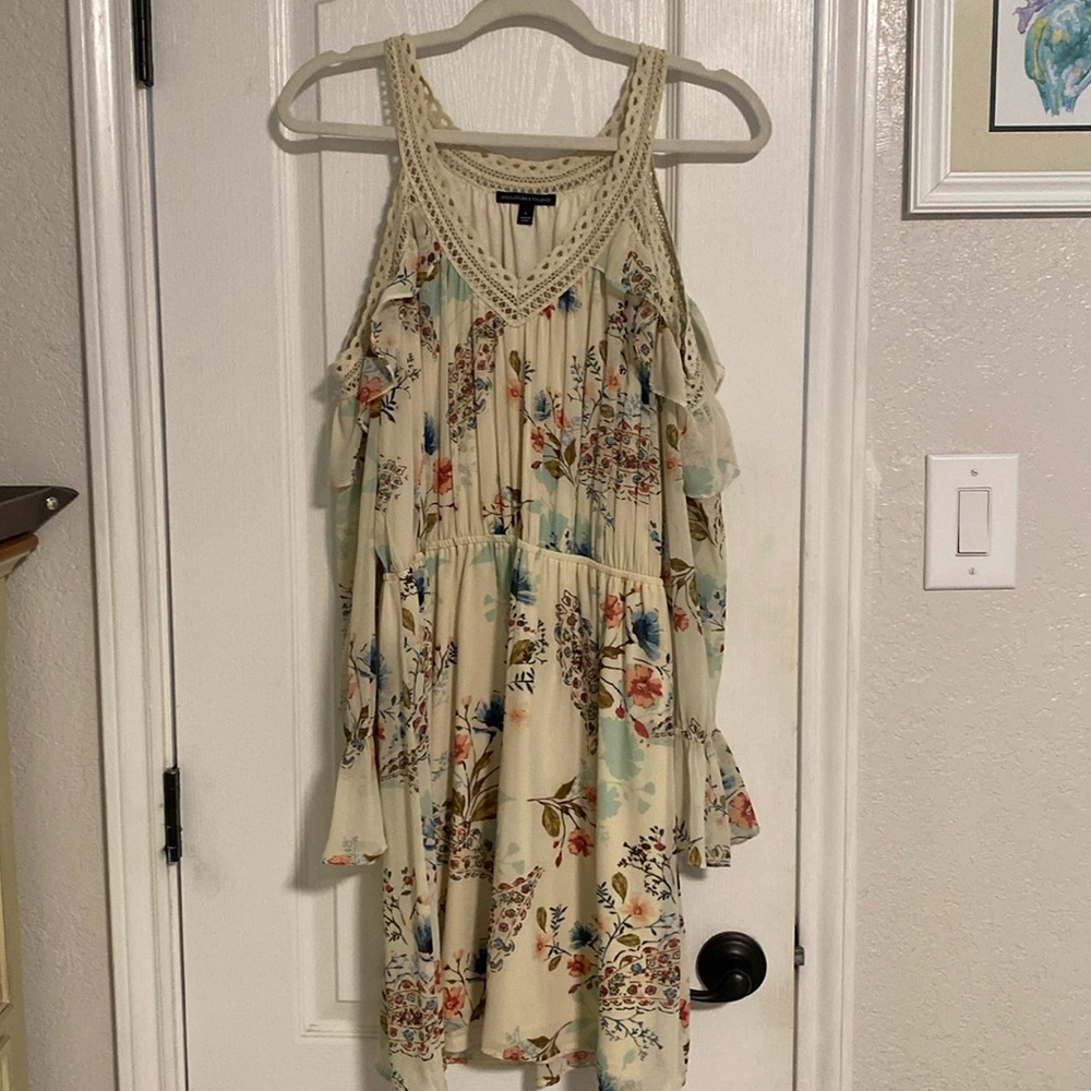 Beautiful floral dress in like new condition!  Perfect for a fall wedding.